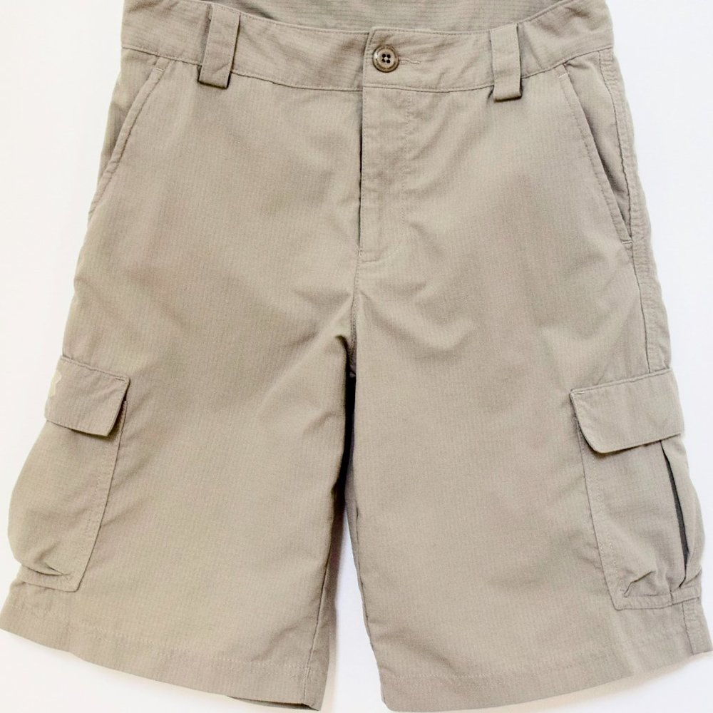 Under Armour Heatgear Water Resistant Khaki/Tan Cargo Shorts  - Size Lar…